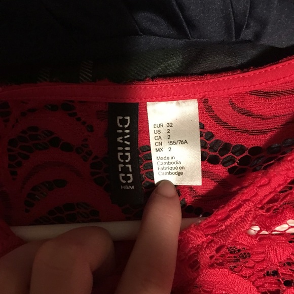 Lace dress - Picture 2 of 4